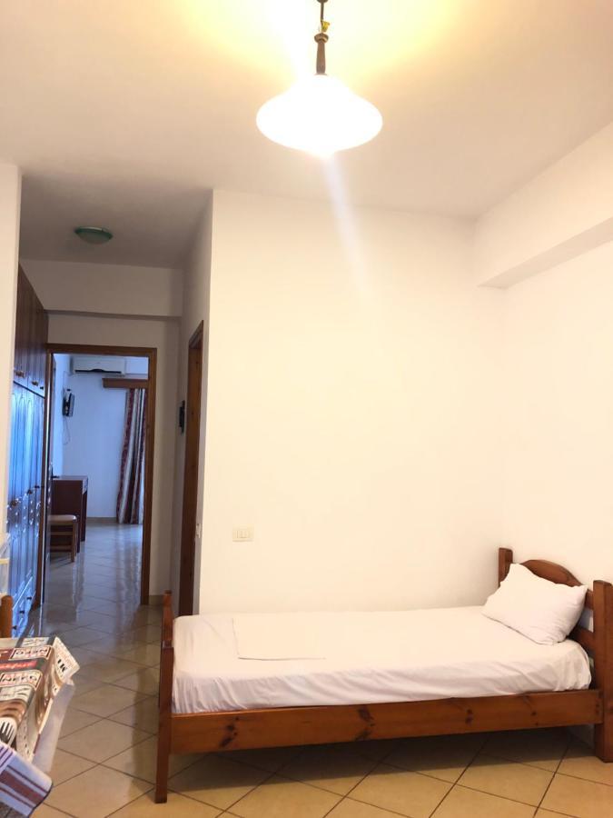 Center Hotel Pirro 希马拉 外观 照片