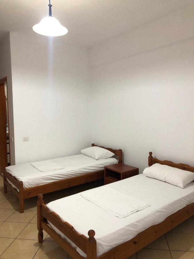 Center Hotel Pirro 希马拉 外观 照片