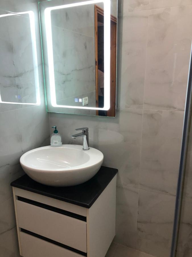 Center Hotel Pirro 希马拉 外观 照片