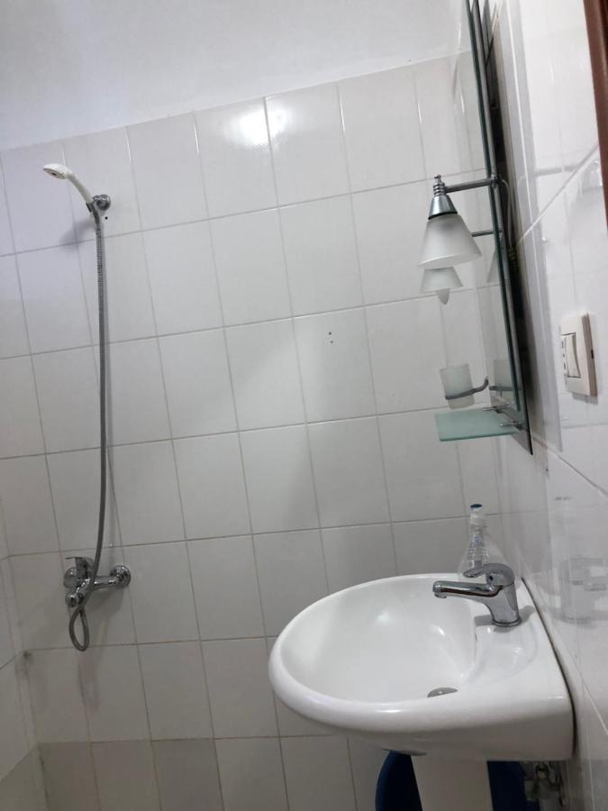 Center Hotel Pirro 希马拉 外观 照片