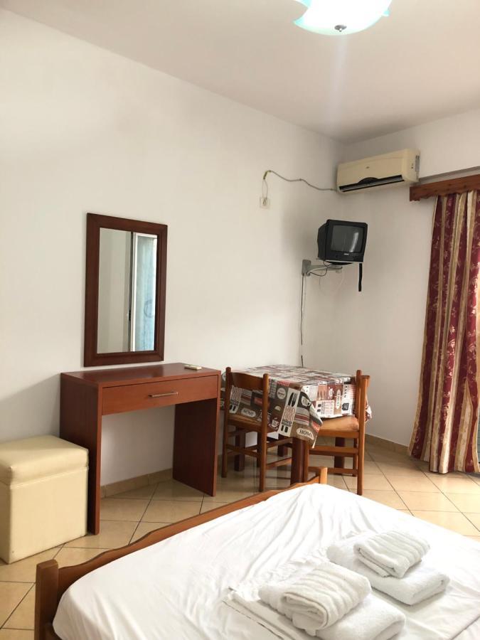 Center Hotel Pirro 希马拉 外观 照片