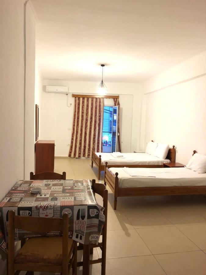 Center Hotel Pirro 希马拉 外观 照片