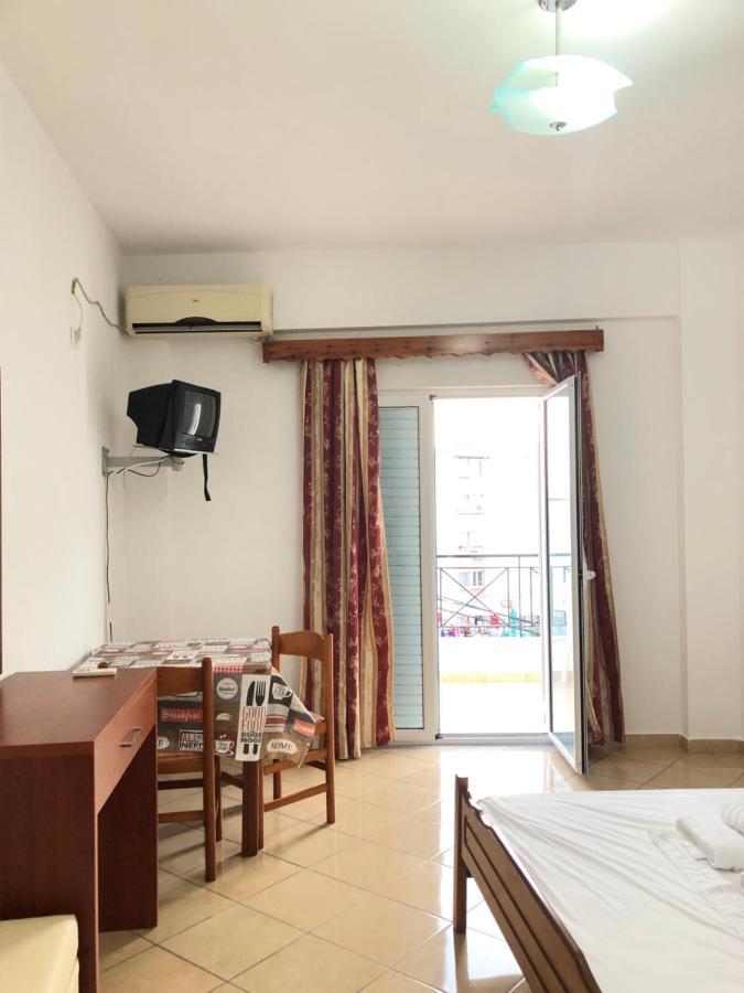 Center Hotel Pirro 希马拉 外观 照片