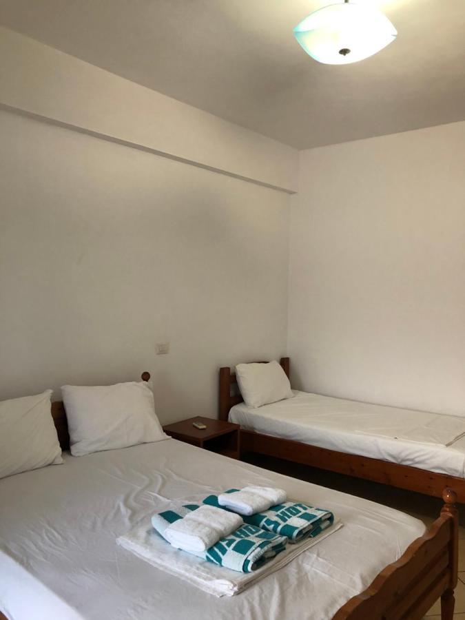 Center Hotel Pirro 希马拉 外观 照片