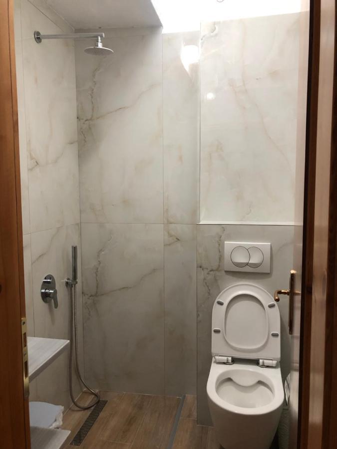 Center Hotel Pirro 希马拉 外观 照片