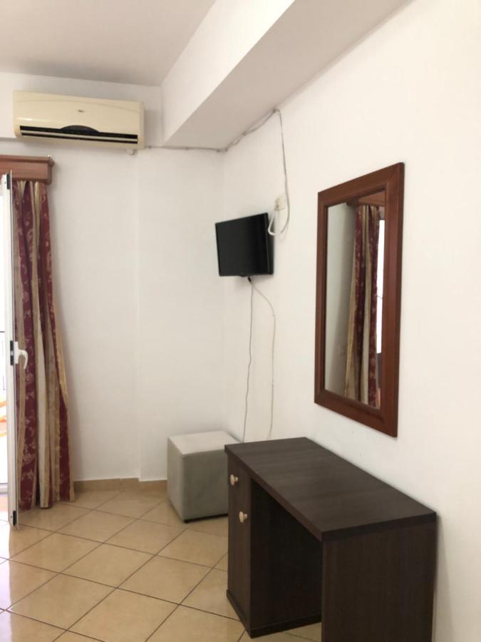 Center Hotel Pirro 希马拉 外观 照片