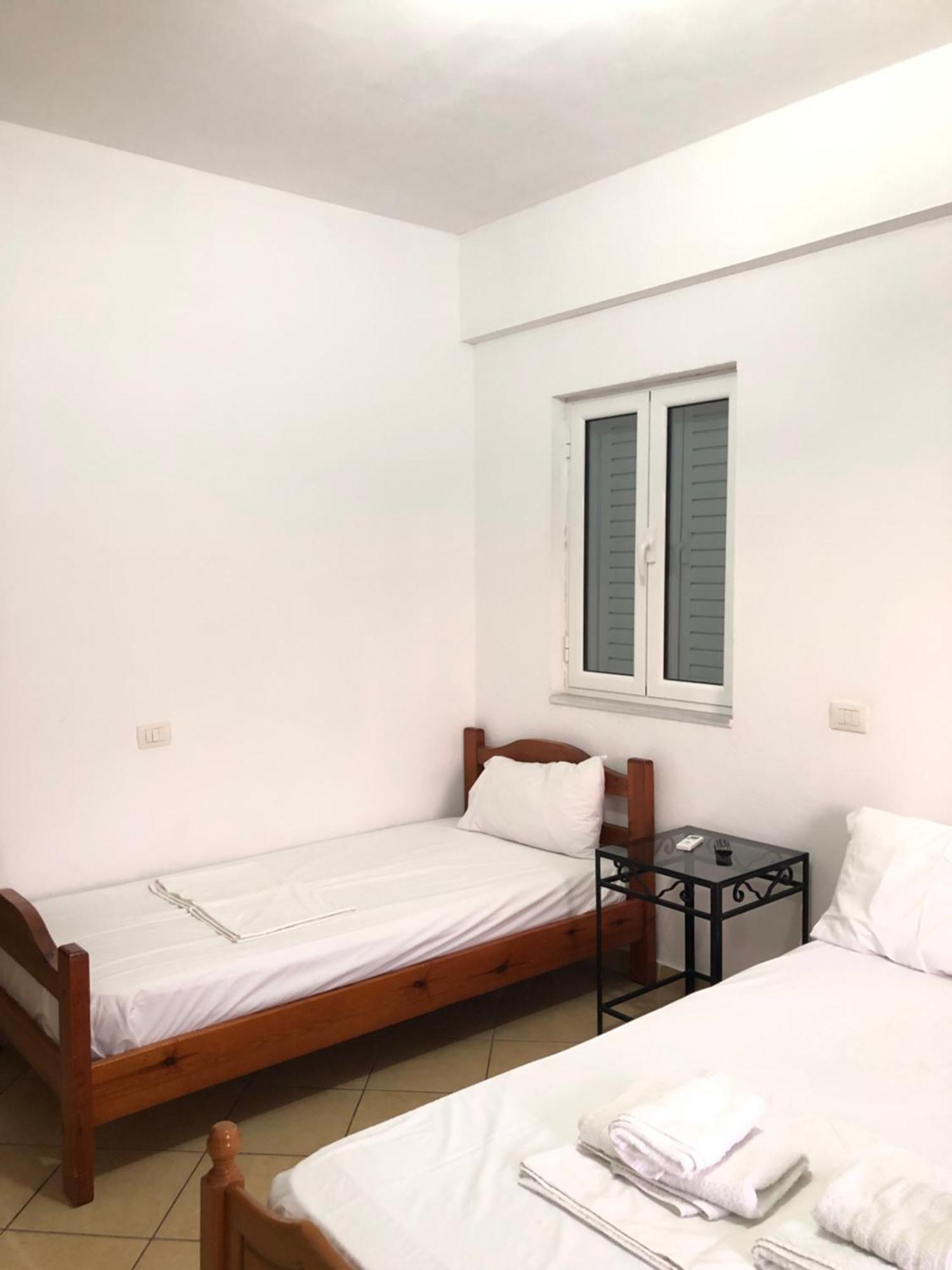 Center Hotel Pirro 希马拉 外观 照片